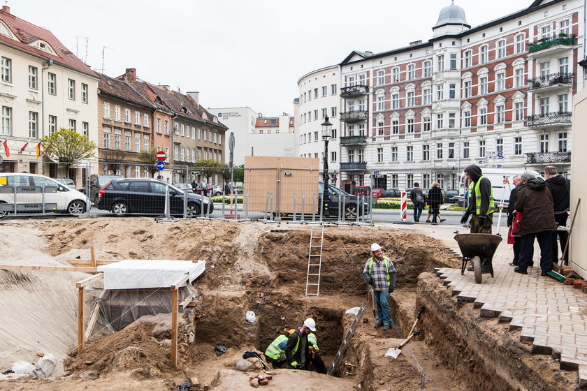 Wznawiaja badania archeologiczne na placu Kolegiackim