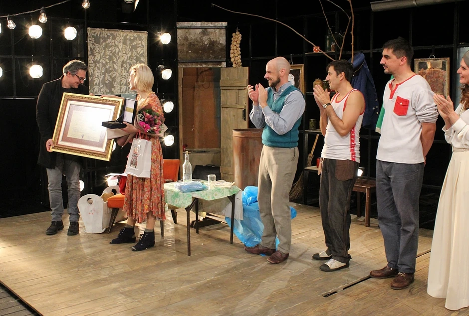 Nebojša Dugalić uručio je Minji Peković nagradu "Ljubinka Bobić" u Subotici