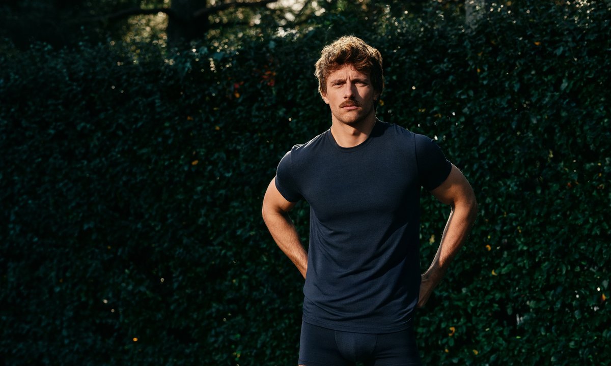 Maciej Musiał reklamuje luksusową bieliznę. "Niezwykłe wyróżnienie"