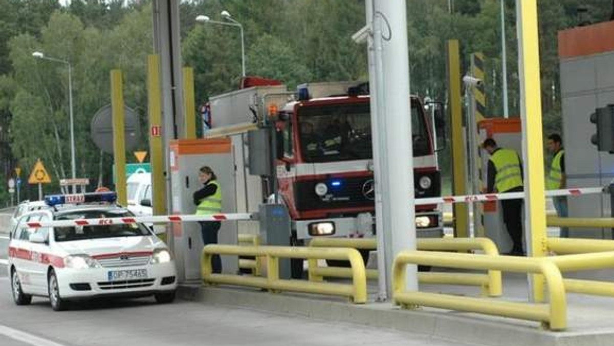 Nowa Trybuna Opolska: Na autostradowym węźle Prądy powstała droga, którą straż, pogotowie i policja ominą bramki do poboru opłat.