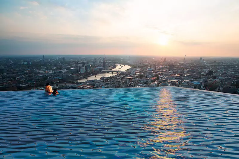 Wizualizacja projektu przezroczystego basenu Infinity London, fot. compass-pools.co.uk 