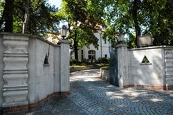 Tak mieszkali radzieccy generałowie w Polsce. ZDJĘCIA luksusowych rezydencji