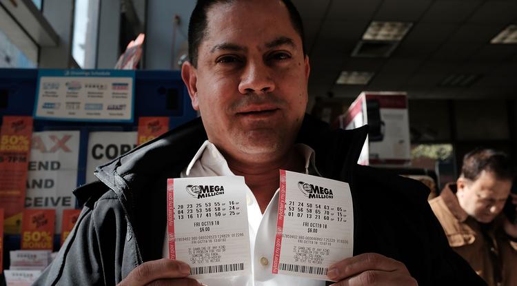 Carlos Davila, aki 2018-ban nyerte meg a lottófőnyereményt az Egyesült Államokban.
