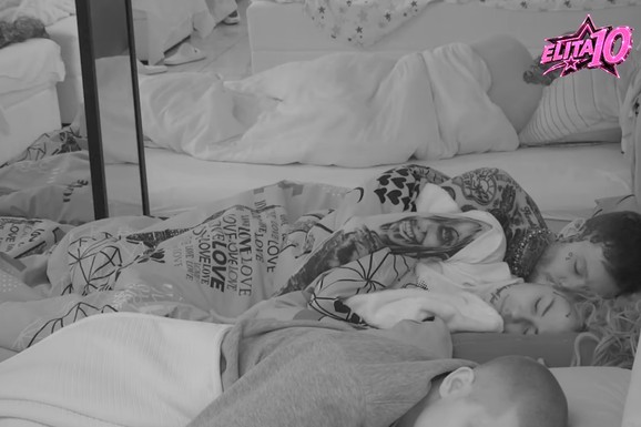 SKANDAL U ELITI 10! Bio intiman sa dve devojke u istoj noći: Javnost u šoku