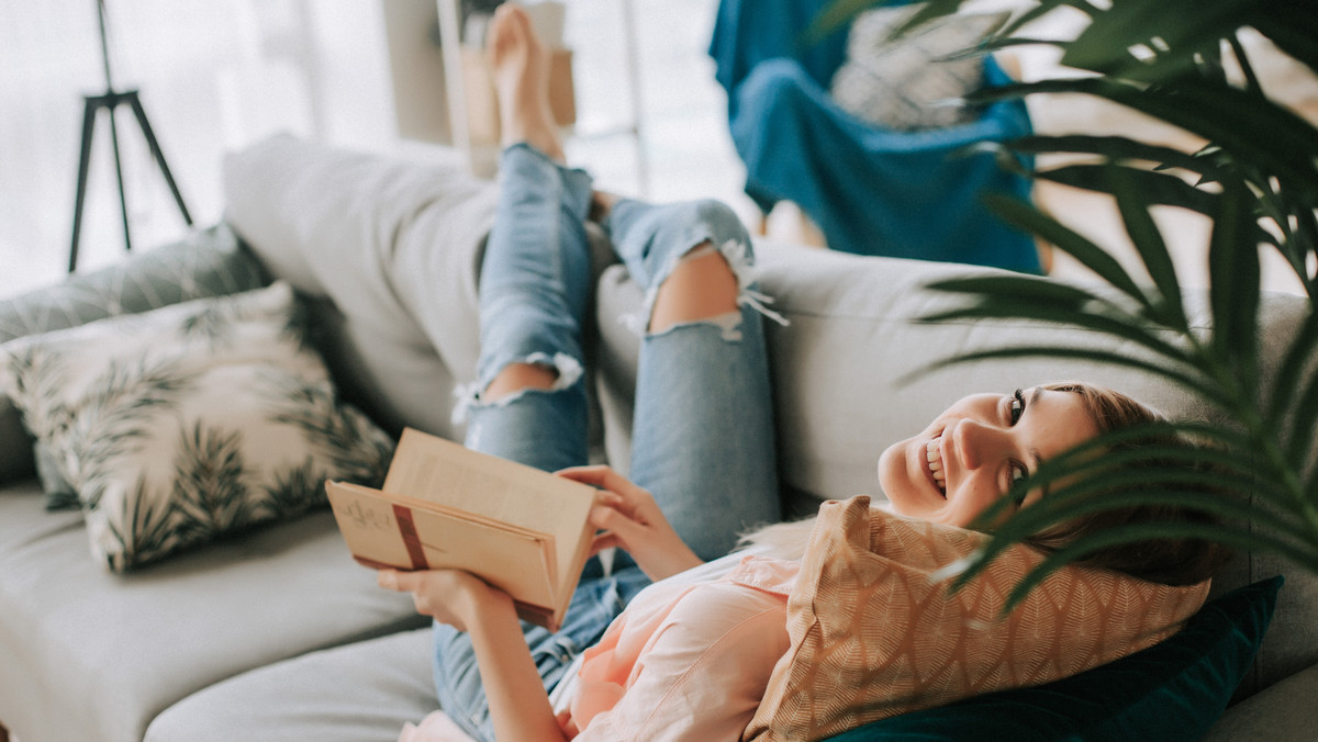 Co czytać, gdy lepiej zostać w domu? Sprawdź te książkowe nowości