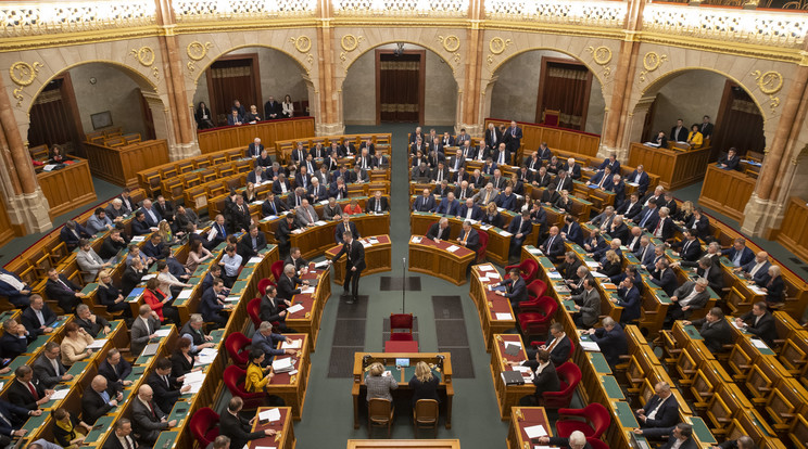 Ha a parlament többsége rábólint a javaslatra, akkor újabb 180 nappal hosszabbítják meg a veszélyhelyzetet / Fotó: Czerkl Gábor/Blikk