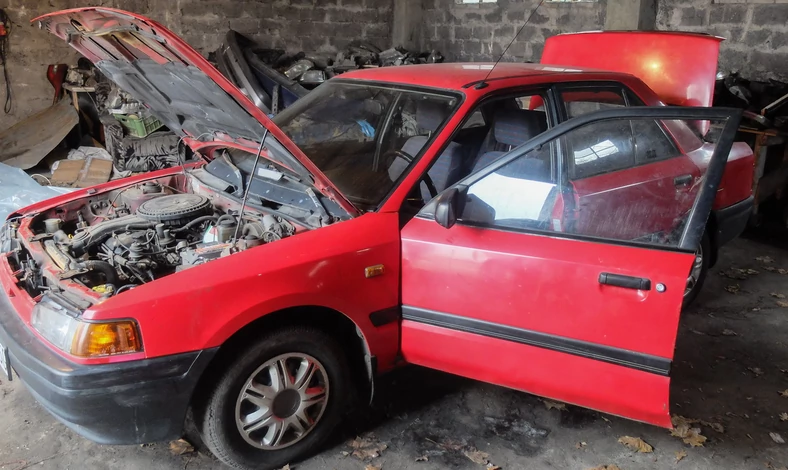 Mazda 323 1.4: cena wywoławcza 1200 zł