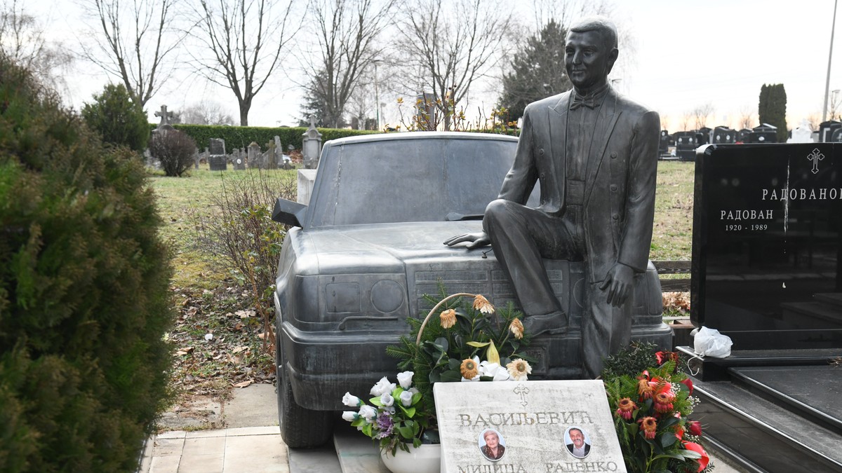 Spomenik oca Mirke Vasiljević