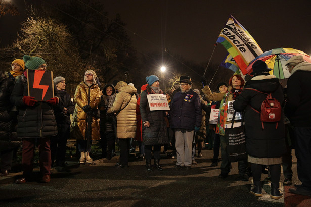 Protest "Parasolką w Kaczyńskiego" w Warszawie