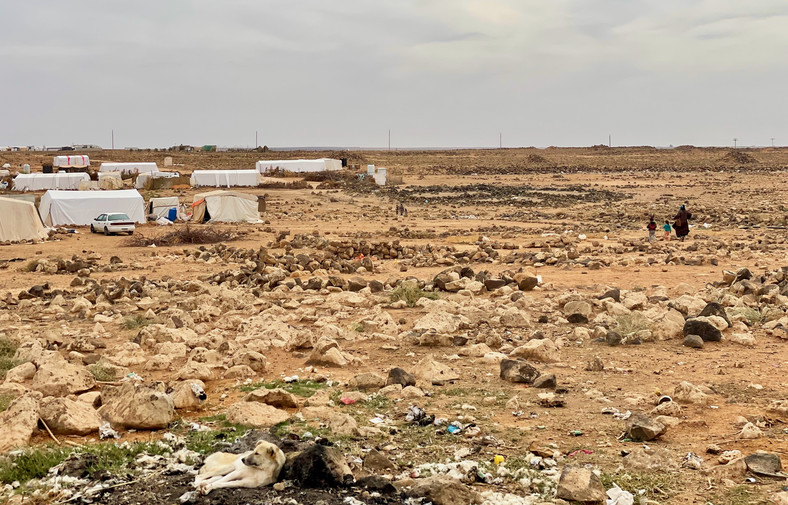 Często obozy uchodźców znajdują się niemal na środku pustynii
