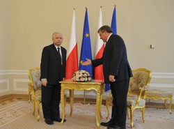 Komorowski i Kaczyński na dwóch biegunach zaufania