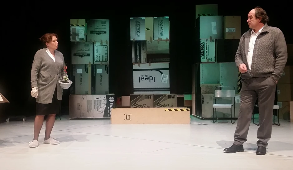 Mirjana Karanović i Boris Isaković u sceni iz predstave "Novo doba"