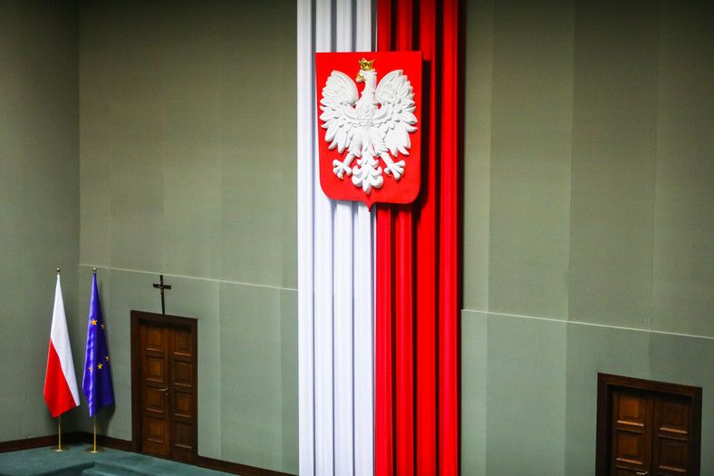 Krzyż w sali plenarnej Sejmu