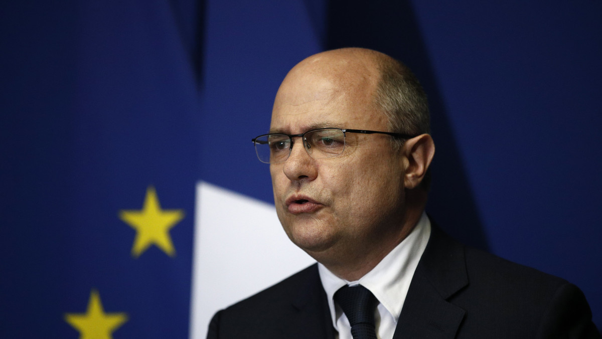 Minister spraw wewnętrznych Francji Bruno Le Roux podał się dziś do dymisji po tym, gdy paryska prokuratura ds. finansowych wszczęła wstępne śledztwo w sprawie medialnych doniesień, że zatrudniał swoje córki jako asystentki parlamentarne.