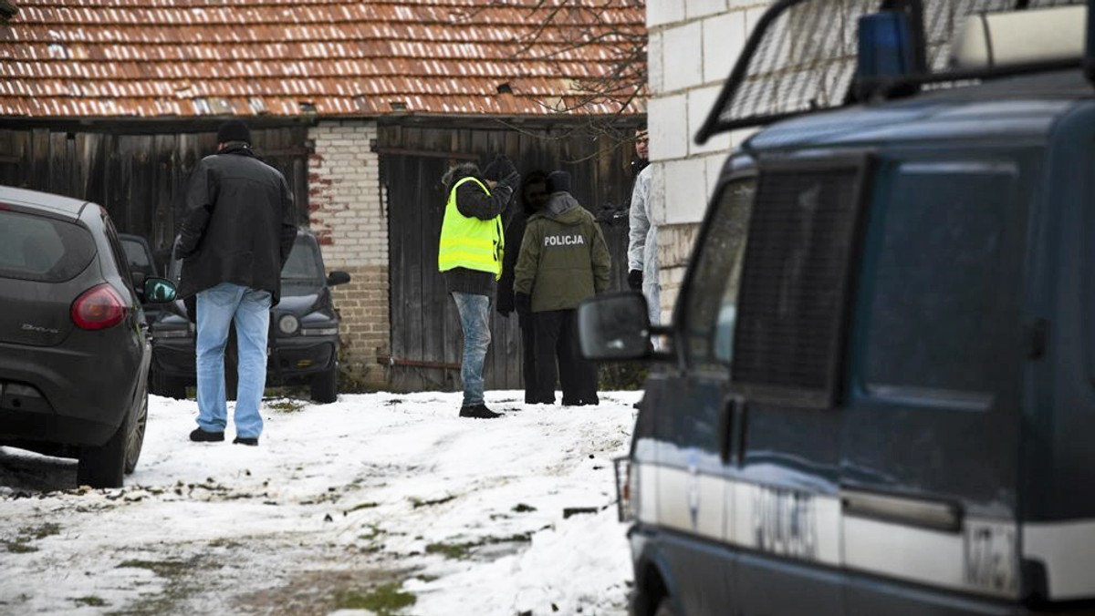 Prokuratura postawiła zarzuty wielokrotnego zabójstwa 41-letniej mieszkance jednej z wsi Hipolitowo na Podlasiu. Kobieta jest podejrzana o zabicie swoich nowo narodzonych dzieci. Niewykluczone, że chodzi nawet o sześcioro dzieci.