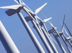 Politycy buntują Polaków przeciw wiatrakom. 'Zatruwają ludziom życie'