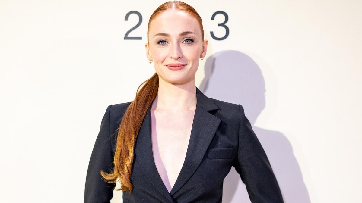 Sophie Turner már tovább is lépett, nyilvánosan csókolózott új szerelmével