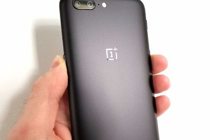 Nowy OnePlus 5 wygląda zupełnie jak iPhone 7 na Androidzie