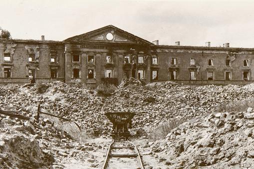 ech Sandzewicz, Muzeum POLIN (Album „Pomnik Bohaterów  Getta Warszawy (Fotograficzna Kronika Budowy 1.08.1947-19.04.1948)