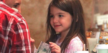 Suri Cruise. Dziecko szasta pieniędzmi!