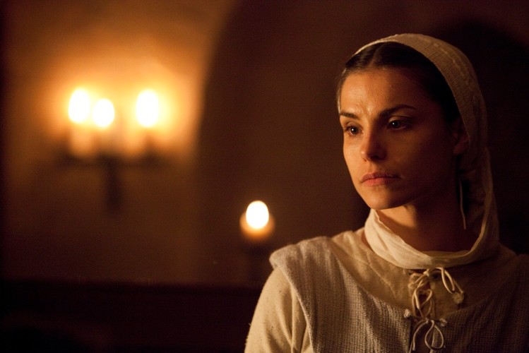 Charlotte Riley w filmie 'Świat bez końca'