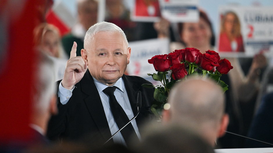Jarosław Kaczyński podczas konwencji samorządowej w Przysusze