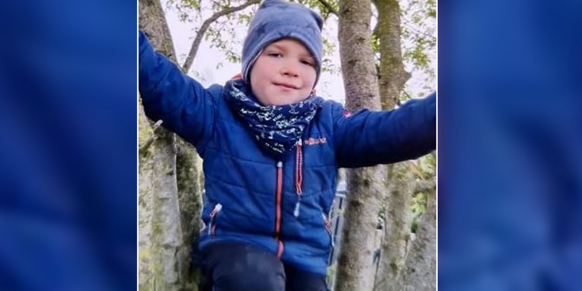 Adrian ma 6 lat. Niemiecka policja opublikowała jego zdjęcie i zwraca się do opinii publicznej o pomoc w poszukiwaniach dziecka.