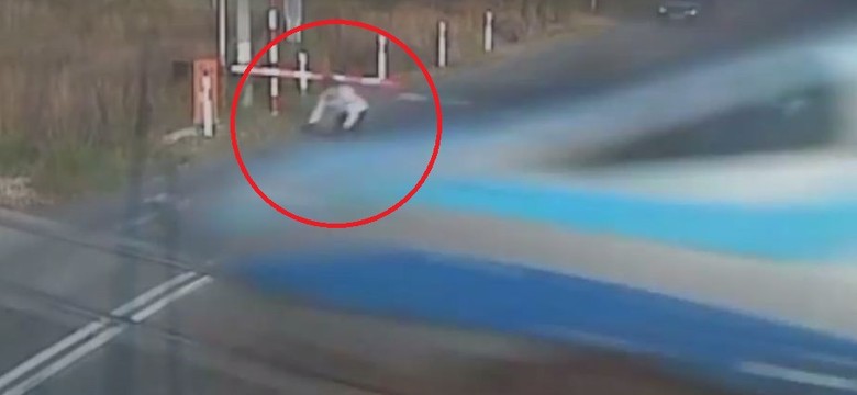 Rowerzysta zderzył się z Pendolino pędzącym 140 km/h. WIDEO z monitoringu