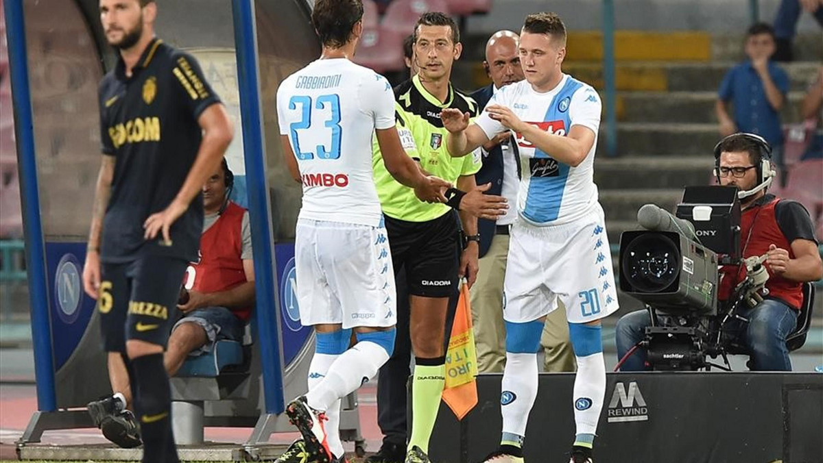 Piotr Zieliński był zadowolony ze swojego debiutu w drużynie Napoli w niedzielnym meczu towarzyskim przeciwko Monaco (5:0). - Zagrałem 30 minut. Cieszę się z tego występu - powiedział polski pomocnik, który kilka dni temu podpisał kontrakt z ekipą Azzurrich. W sparingu zadebiutował również Arkadiusz Milik.