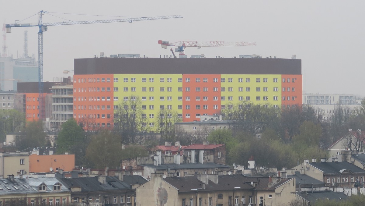 Dziś rano doszło do spotkania marszałka województwa lubelskiego z wojewodą. Rozmywa dotyczyła problemów wokół rozbudowy Centrum Onkologii Ziemi Lubelskiej. W tym tygodniu wykonawca opuścił plac budowy i powstało zagrożenie, że przepadnie dotacja rządowa na rozbudowę szpitala. Samorządowcy podejmą wspólne działania, by jak najszybciej wyłonić nowego wykonawcę i uratować rządową dotację.