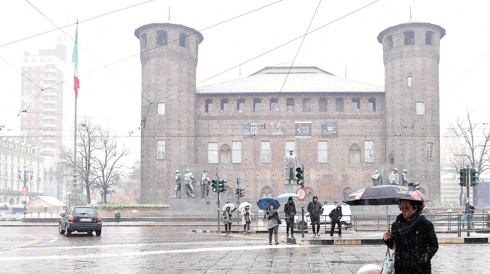 ITALY WEATHER (Snow in Turin)