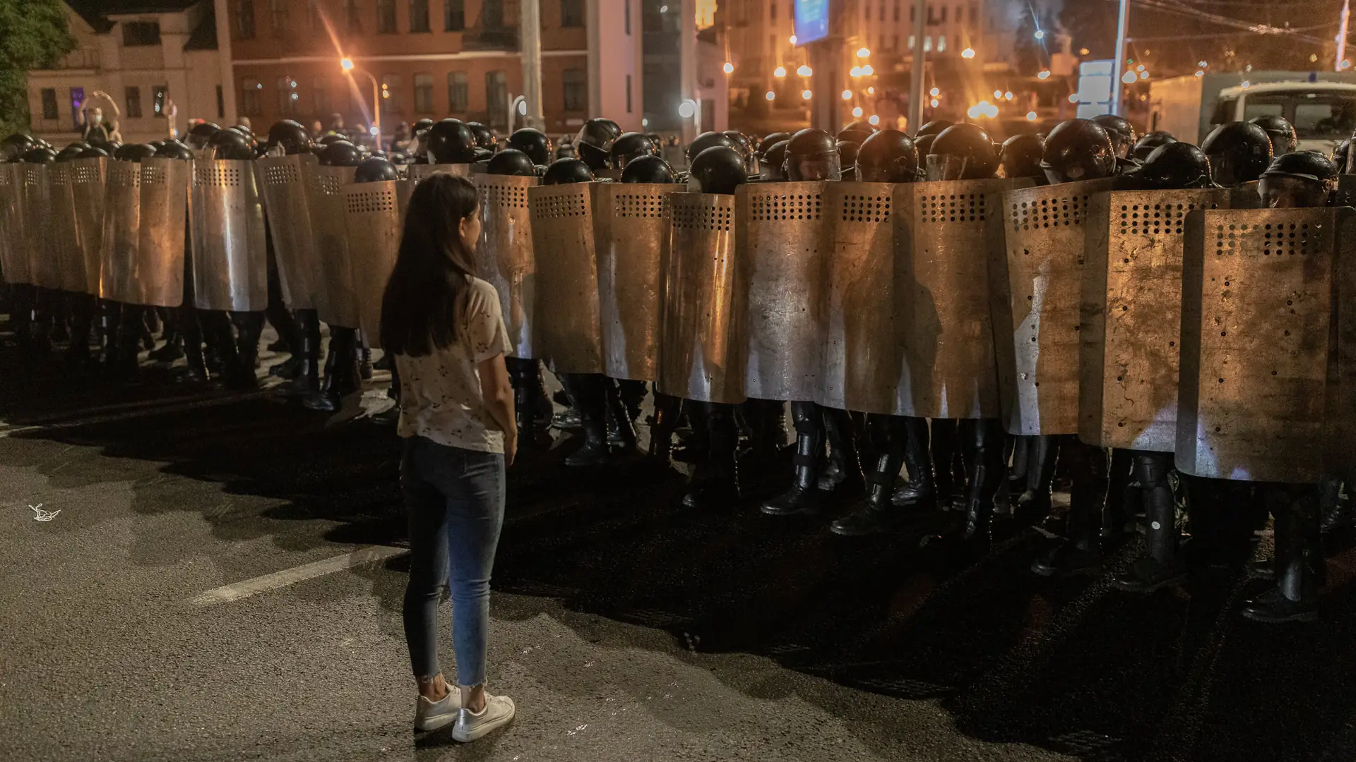 Pójdziesz na demo czy uciekniesz z kraju? Zdecyduj, jak zachowasz się w czasie protestów