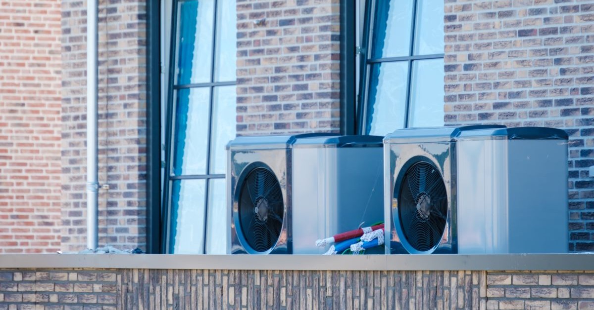 Surowe kary za pompy ciepła. Z tego powodu trzeba płacić choćby 5 tysięcy złotych grzywny. Niektórzy nie mają o tym pojęcia