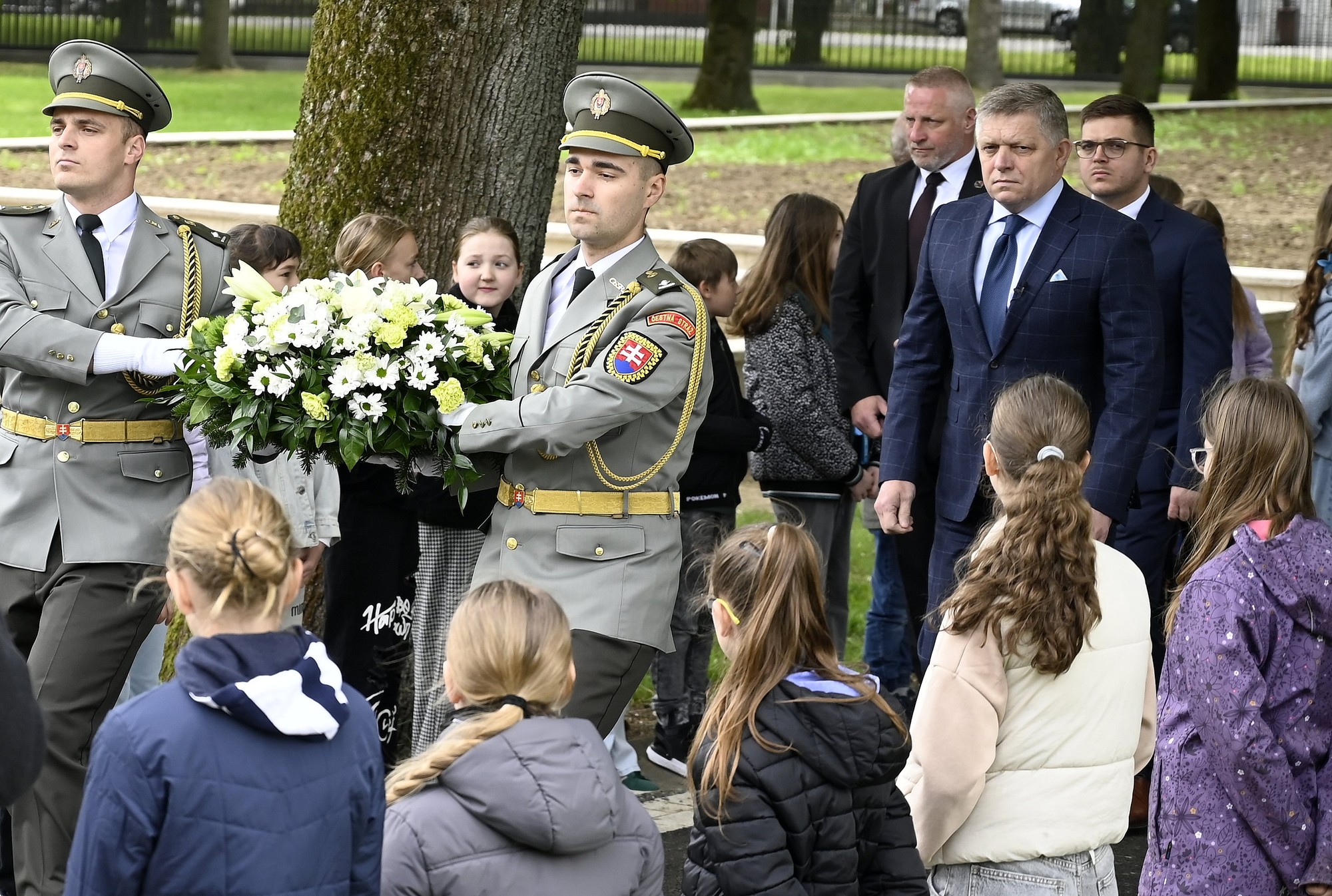 Predseda vlády SR Robert Fico položil vence na Ústrednom vojenskom cintoríne Červenej armády v Michalovciach.