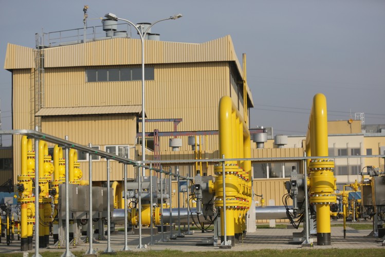 Powstały gazociąg umożliwi również zmianę systemu zasilania centralnej Polski poprzez odwrócenie kierunku strumieni przesyłanego gazu oraz wspomoże pracę istniejących gazociągów wysokiego ciśnienia. 
<br><br>fot.  (cat) PAP/Leszek Szymański