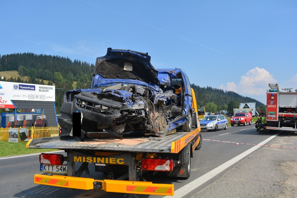 Wypadek na zakopiance. Autokar z dziećmi zderzył się z autem osobowym