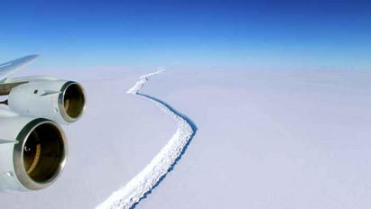 Újabb repedés az Antarktiszon: hamarosan gigantikus jéghegy szakadhat a tengerbe