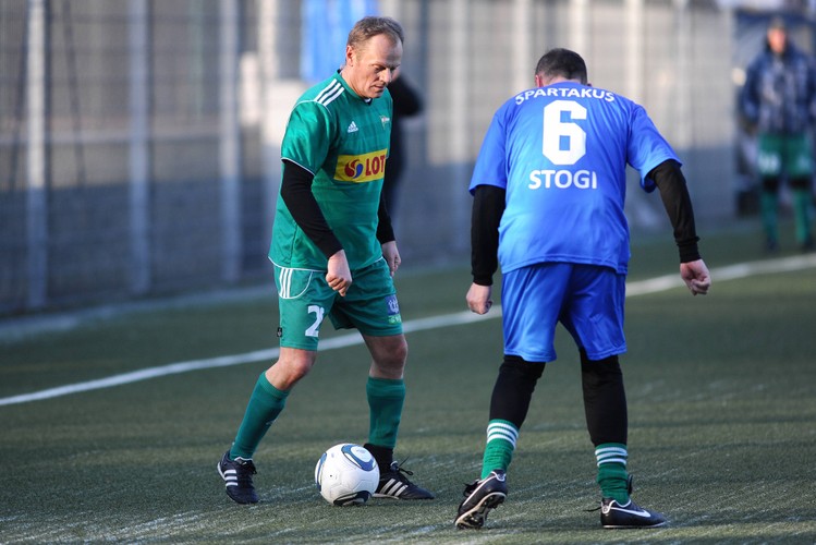 Donald Tusk jest w formie. Strzelił gola w sylwestrowym meczu