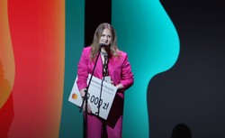 Dumny tata Borys Szyc gratuluje córce nagrody. "Możesz pójść każdą drogą"