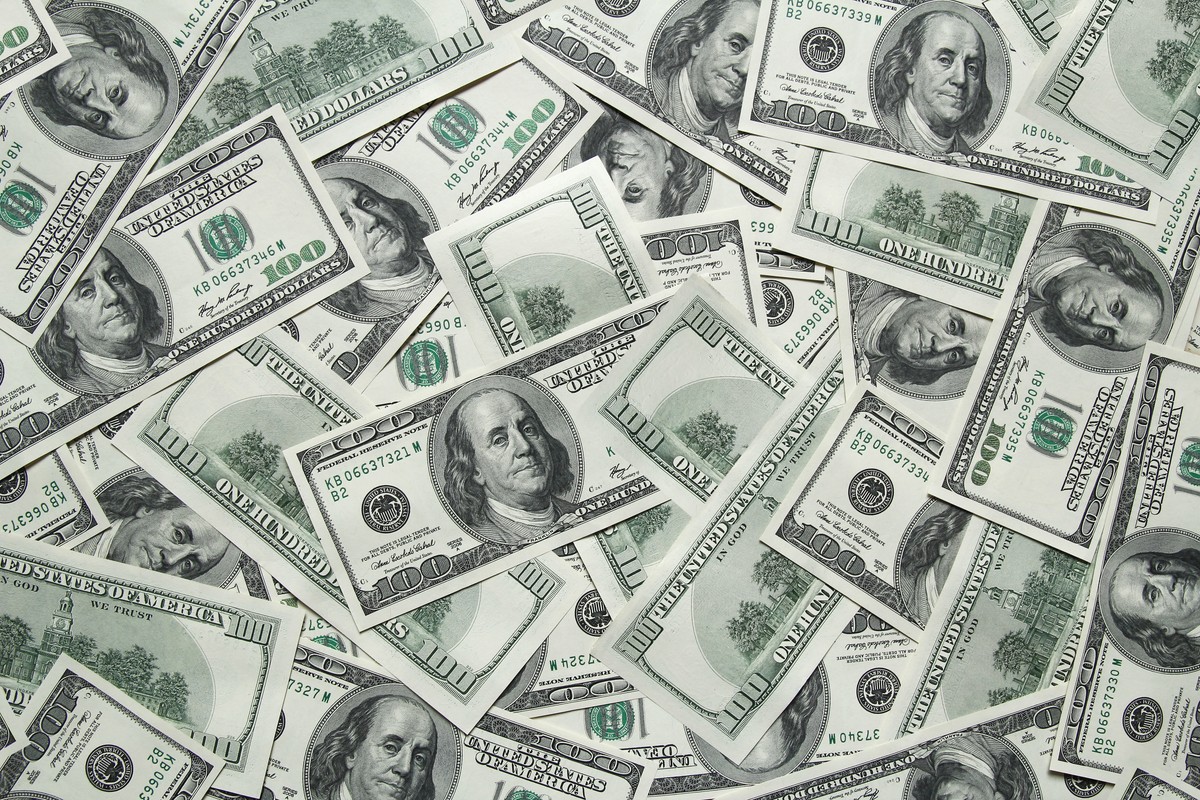 Atak USA na Iran paradoksalnie przywrócił amerykańskiemu dolarowi status bezpiecznej waluty i pożądanego instrumentu finansowego na czas wojny