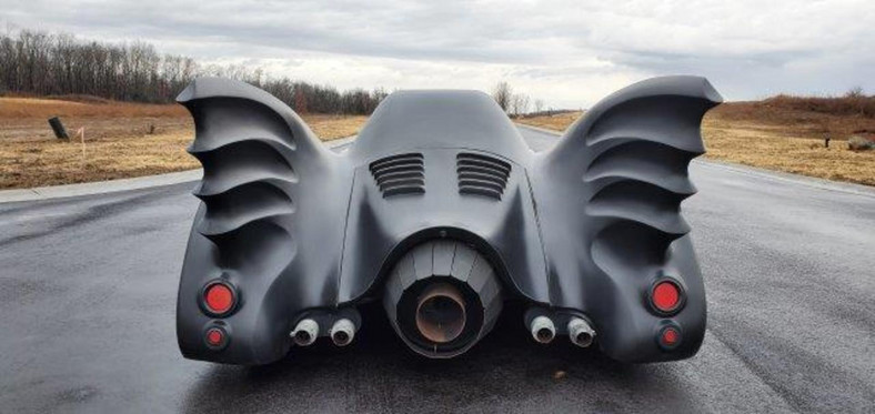 Batmobil, DeLoren z powrotu do przyszłości i Ecomobil pogromcy duchów wystawione na sprzedaż