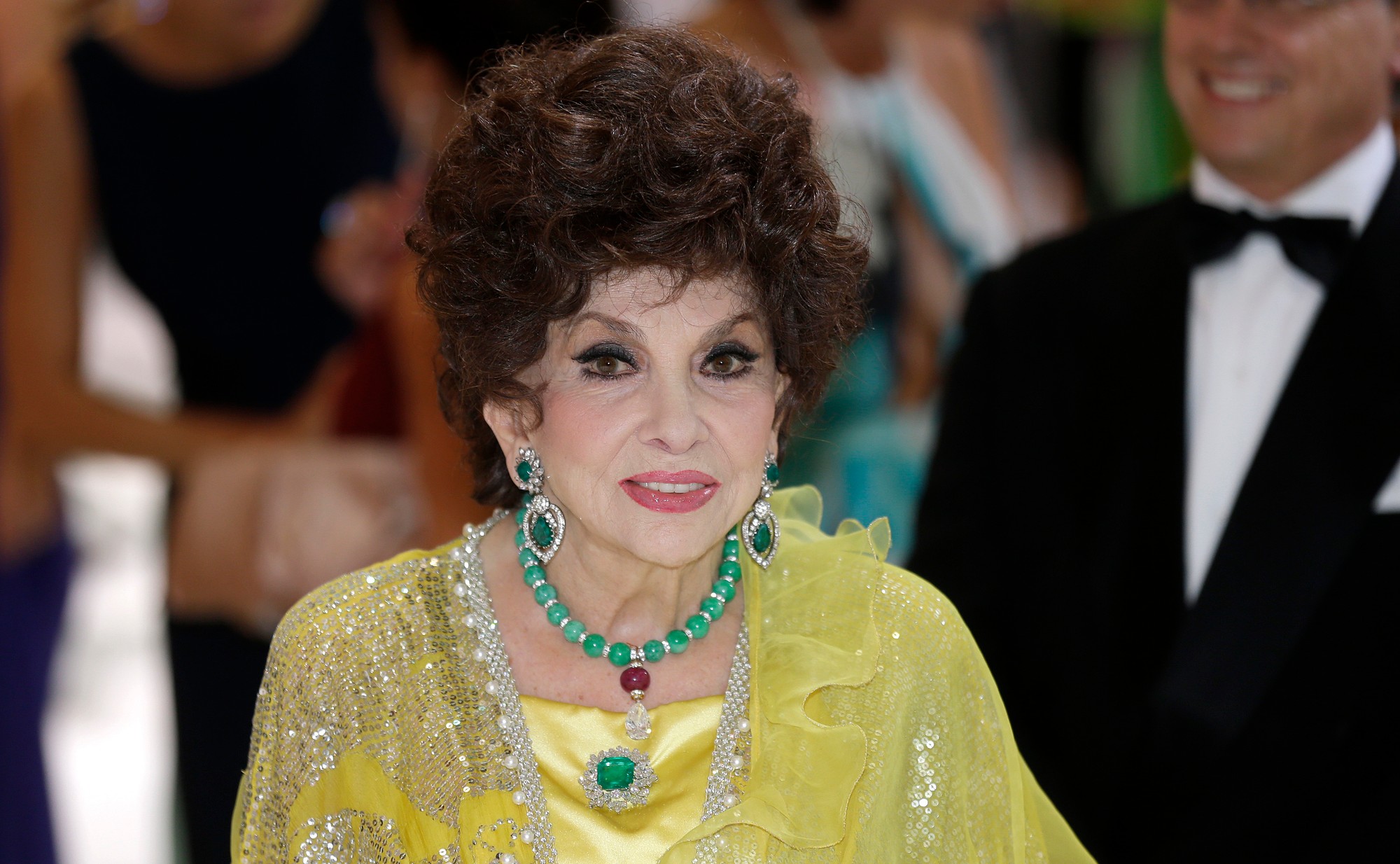 Na archívnej snímke z 1. augusta 2014 talianska herečka Gina Lollobrigida prichádza na ples Červeného kríža v Monaku.
