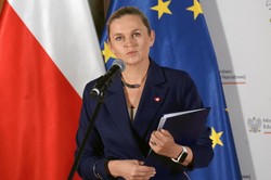 Zwrot w sprawie podwyżek dla nauczycieli. Minister Nowacka składa deklarację