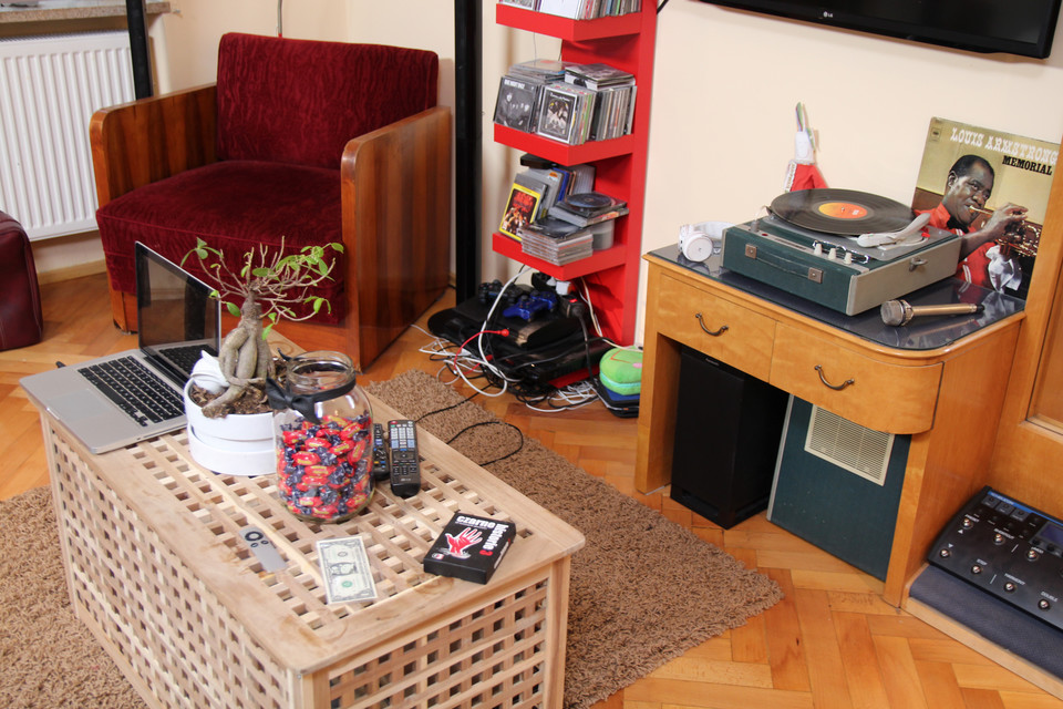 W mieszkaniu Michała Szpaka styl vintage miesza się ze współczesnością.