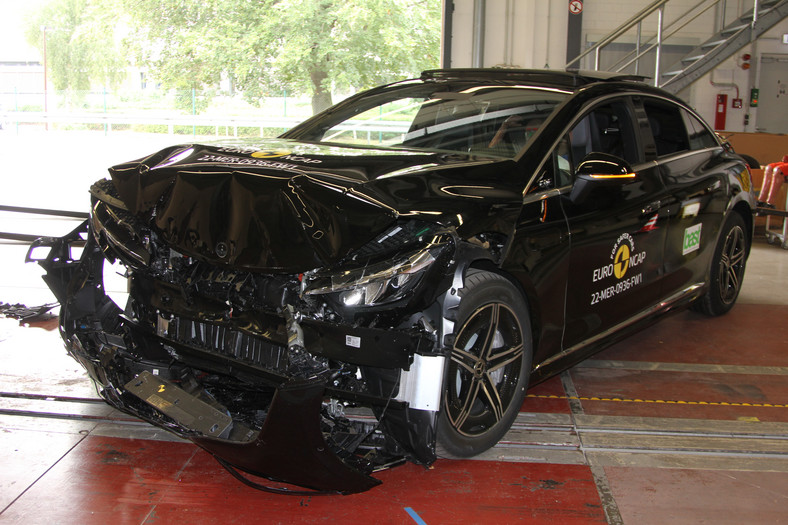 Crash-test: Mercedes EQE