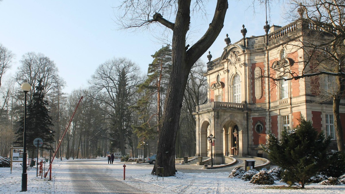 Zamiast spodziewanych dochodów - straty sięgające niemal 600 tysięcy złotych, malejąca liczba gości hotelowych, problemy z opłacaniem składek ZUS, zobowiązania wobec dostawców mediów. Gminny Ośrodek Rekreacji w Świerklańcu popadł w poważne tarapaty, a dług z roku na rok rośnie.