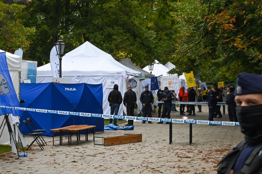 Warszawa. Strzał  w białym miasteczku. Nie żyje 94-latek