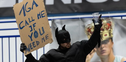 Nawet Batman wspierał Igę Świątek w szalonym finale w Ostrawie. Fantazja polskich kibiców nie zna granic