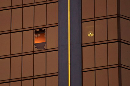 To zdjęcie zrobione po zamachu w Las Vegas wzbudza w USA ogromne emocje