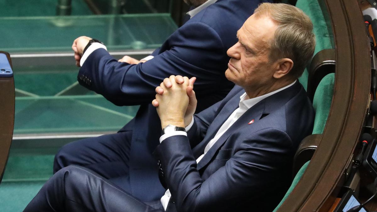 Przewodniczący PO Donald Tusk na sali obrad Sejmu w Warszawie